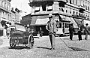 1930 Spazzini. Dalla raccolta dei rifiuti per la strada con la scopa alla vuotatura dei pozzetti stradali nell'autoelettrica 1 (Laura Calore)
